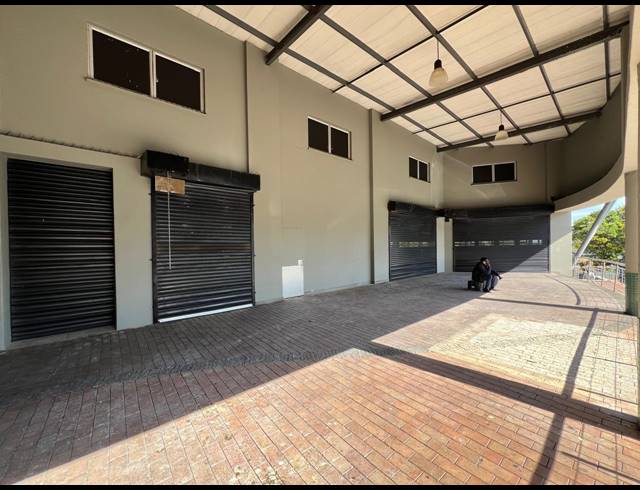 915M² WAREHOUSE TO LET IN LASER PARK